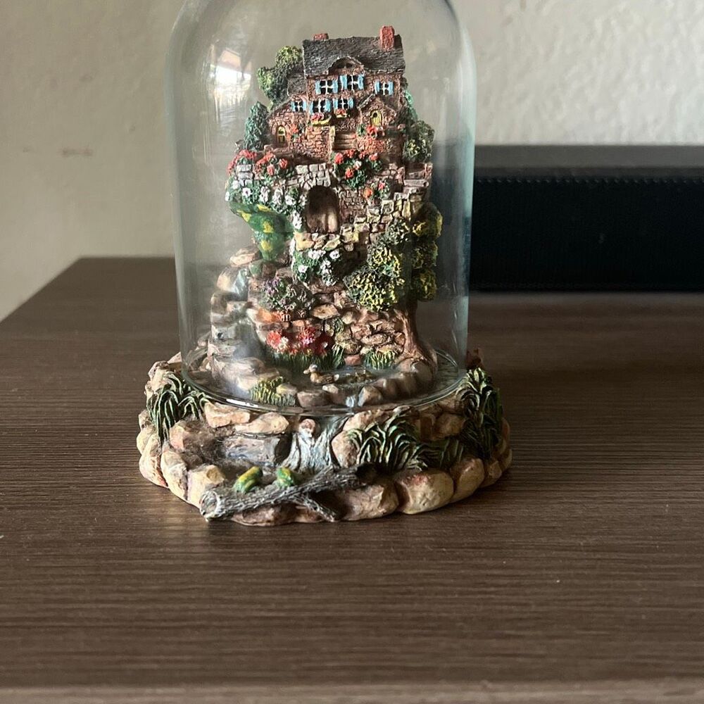 Franklin Mint Geranium Garden cottage By violet Schweing mini house